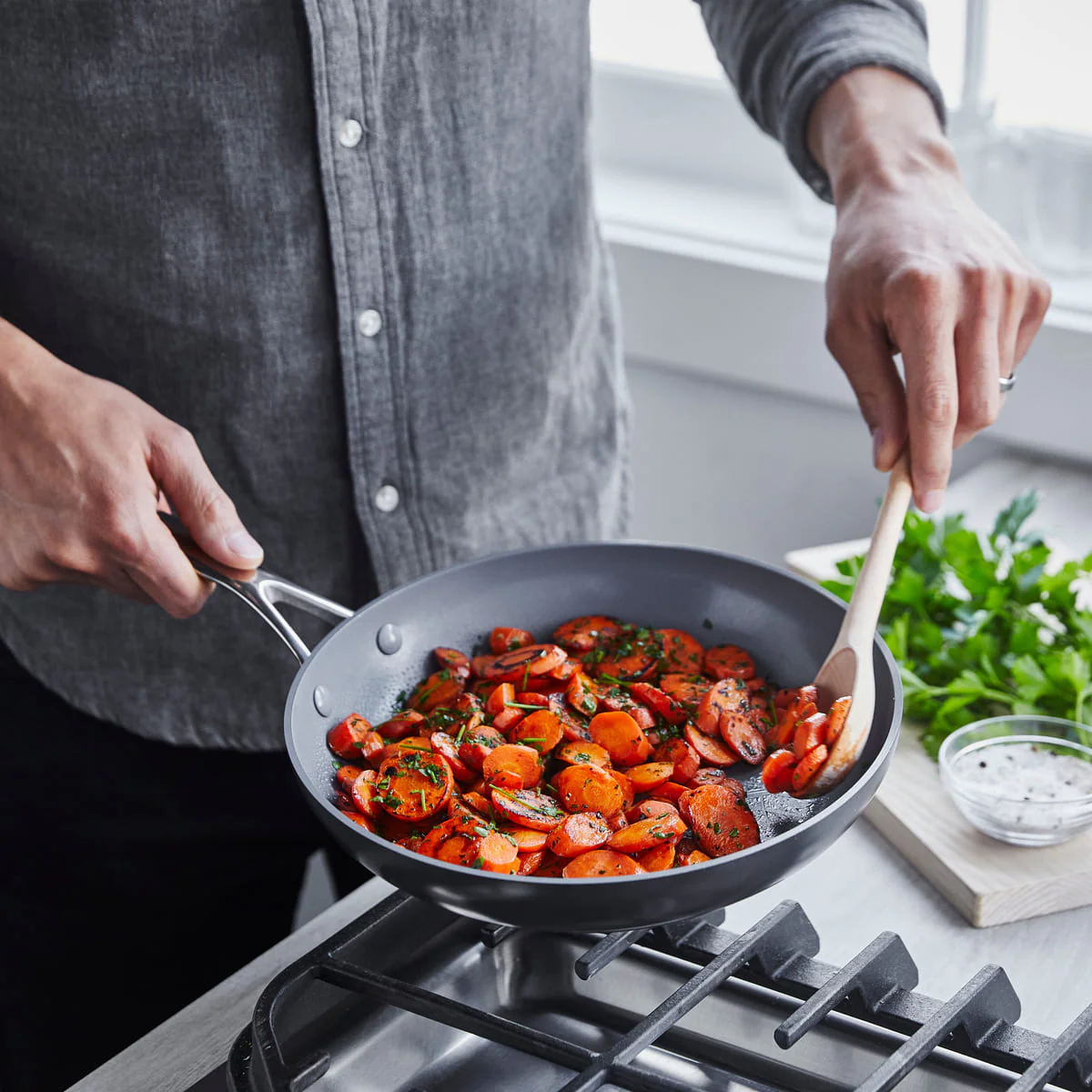 Valencia Pro<br> FRYING PAN, DARK GREY - 28CM - Image 4