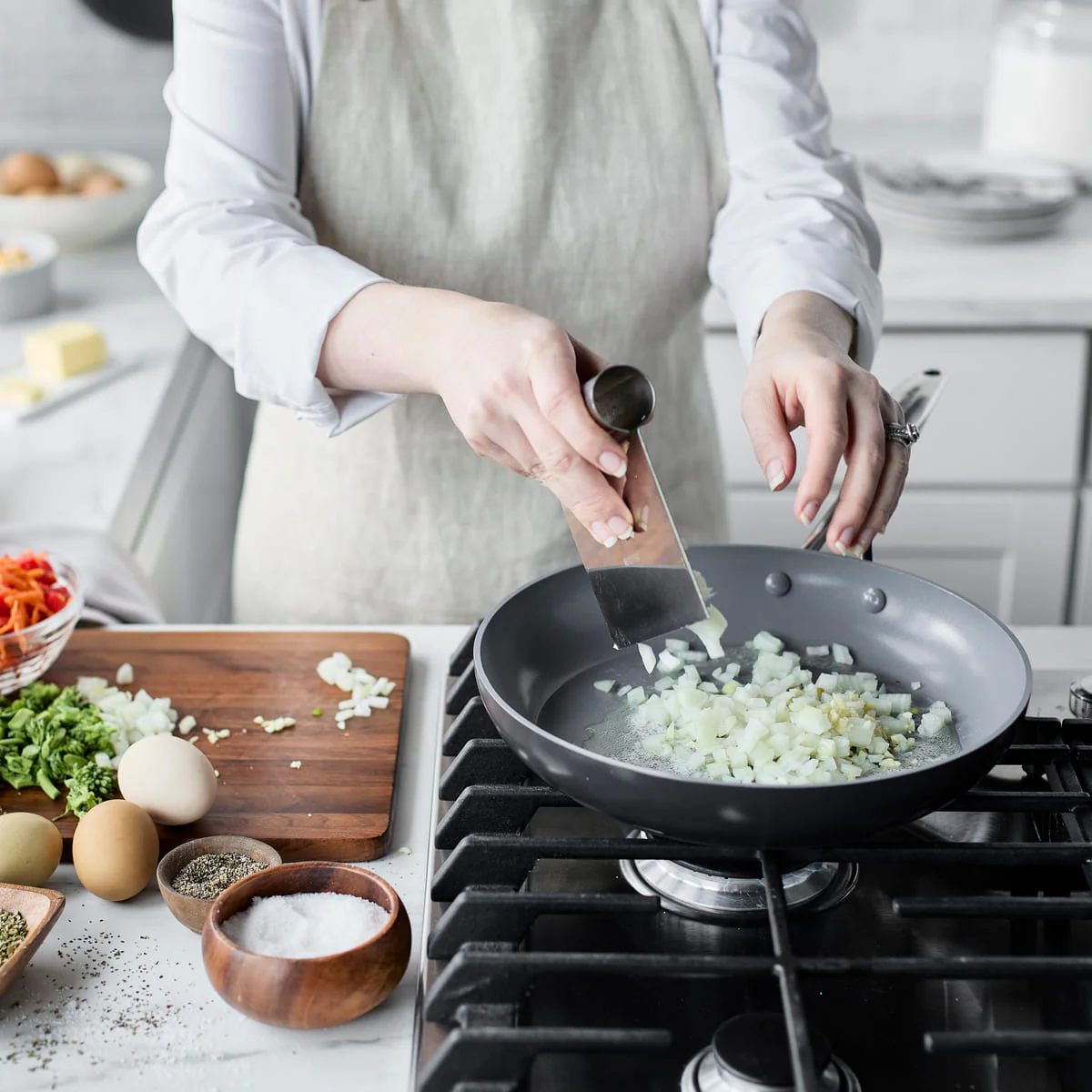 Valencia Pro<br> FRYING PAN, DARK GREY - 28CM - Image 7