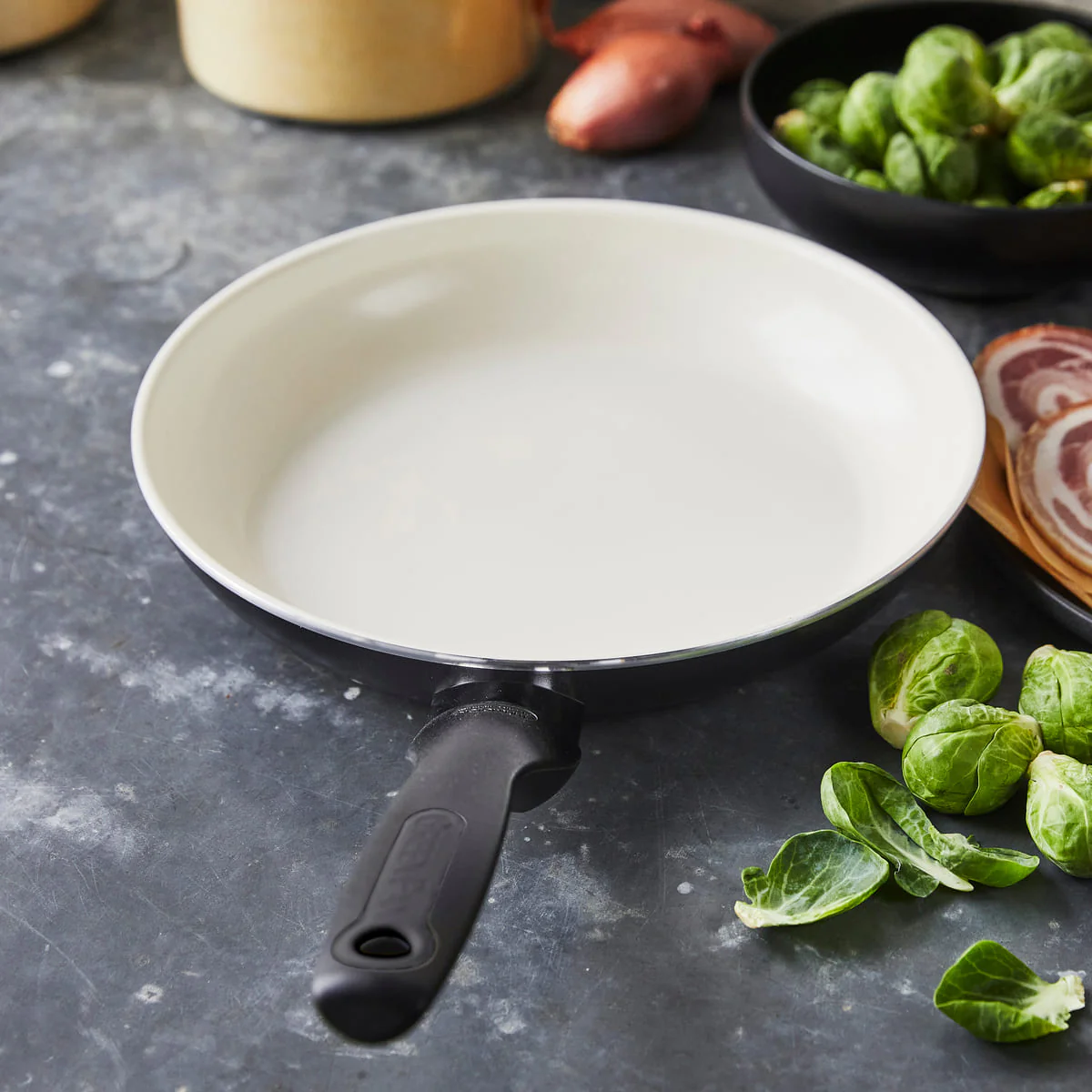 Rio<br> Frying Pan, Black - 26cm - Image 3