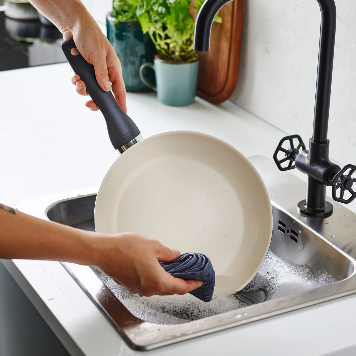 Rio<br> 2 Pcs Cookware Sets, Black - 20 & 26cm - Image 7