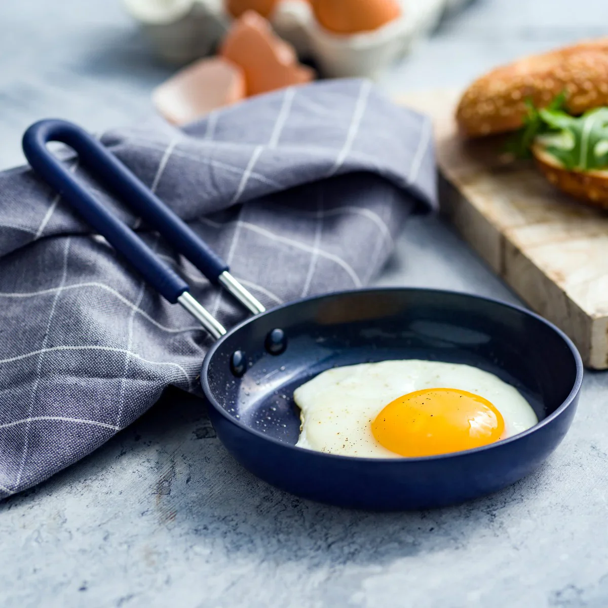 Blue Diamond<br> Classic Mini Egg Pan - 14cm - Image 2