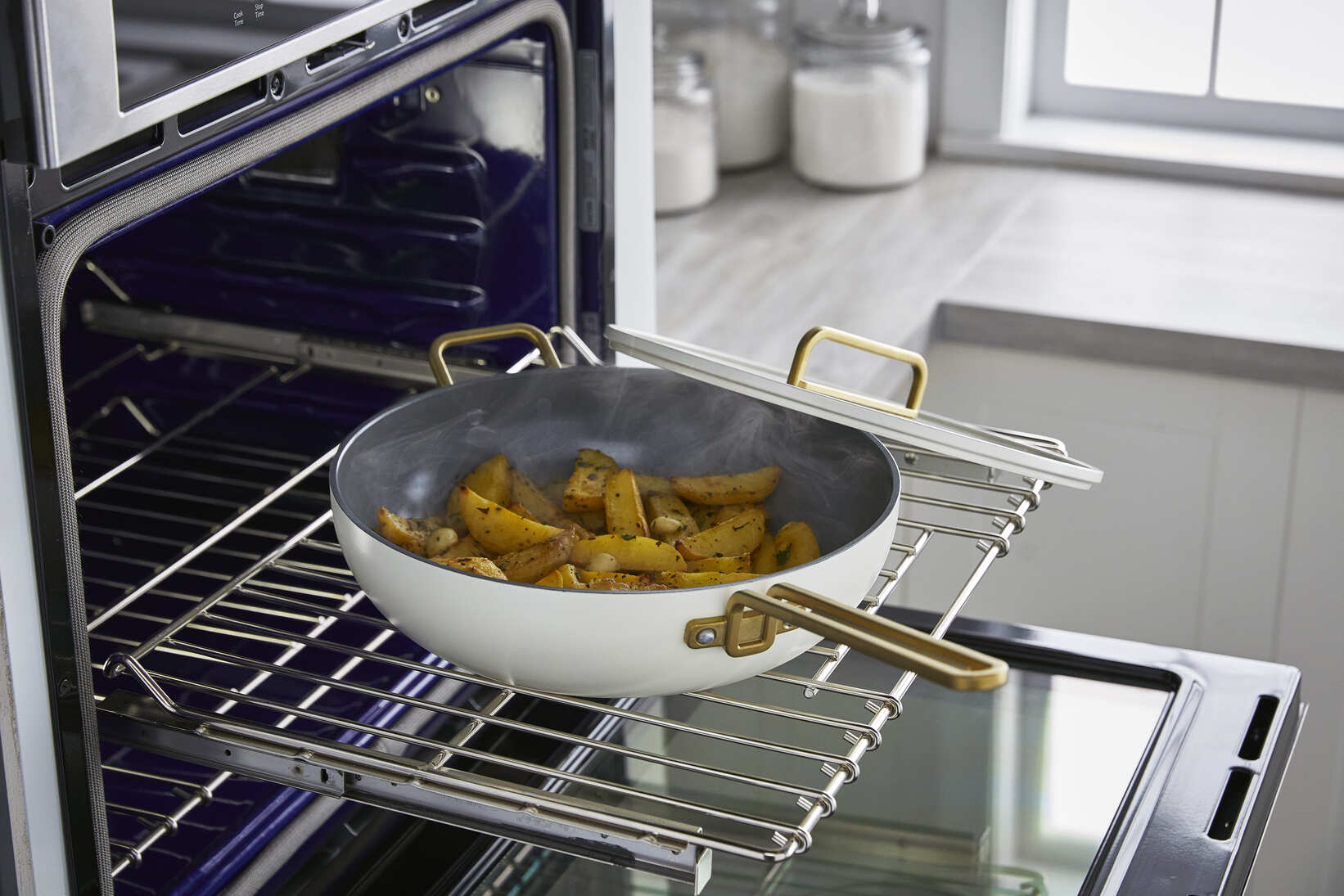 Stanley Tucci™<br> Ceramic Non-Stick 33cm Essential Stanley Pan | Carrara White - Image 9