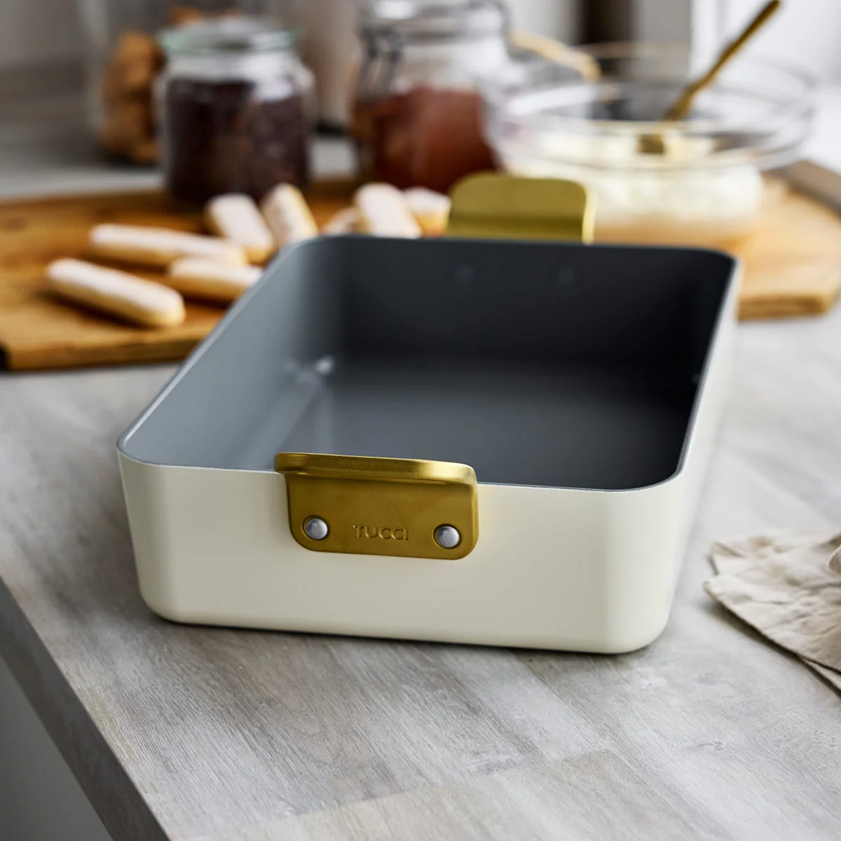 Stanley Tucci™<br> Ceramic Non-Stick 33cm Lasagna Pan | Carrara White - Image 4