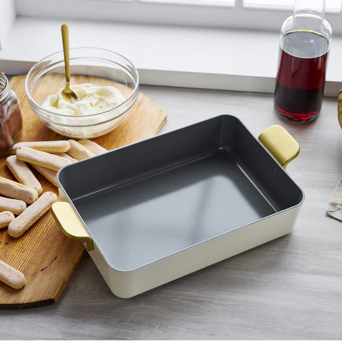 Stanley Tucci™<br> Ceramic Non-Stick 33cm Lasagna Pan | Carrara White - Image 5