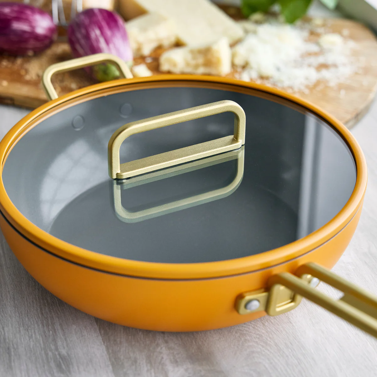 Stanley Tucci™<br> Ceramic Non-Stick 29cm Stanley Pan Junior | Roma Gold - Image 4