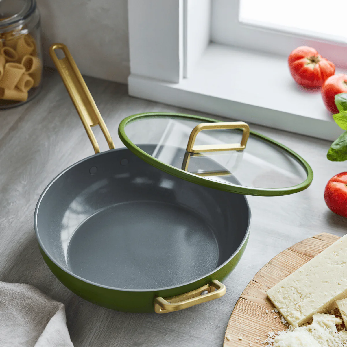 Stanley Tucci™<br> Ceramic Non-Stick 29cm Stanley Pan Junior | Tuscan Olive - Image 3