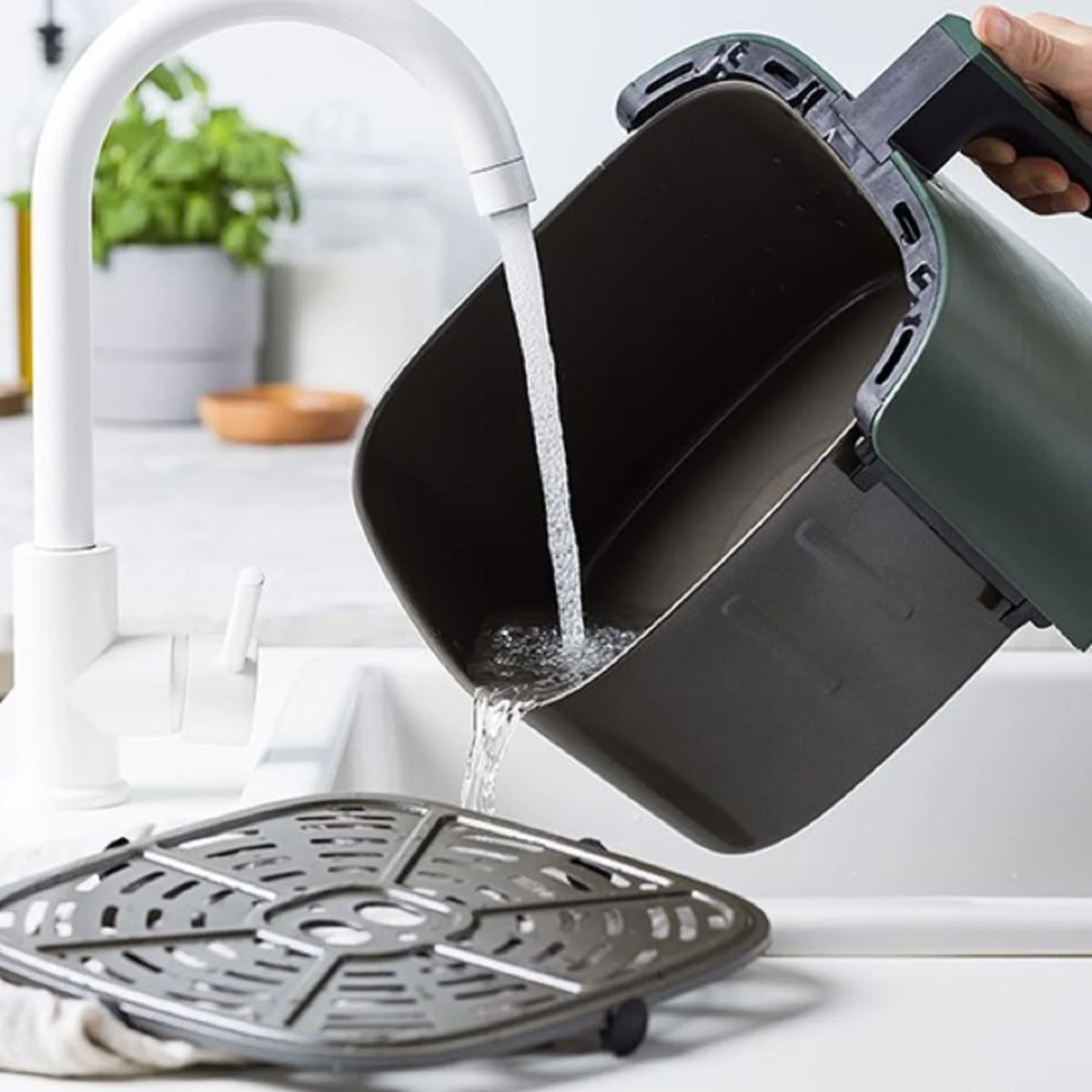 Bistro<br> XXL Coloured Air Fryer - Pine Green - Image 7