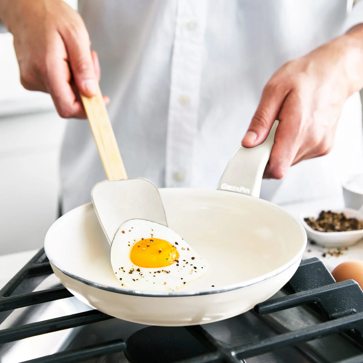 Essence<br> Frying Pan, Taupe - 20cm - Image 4