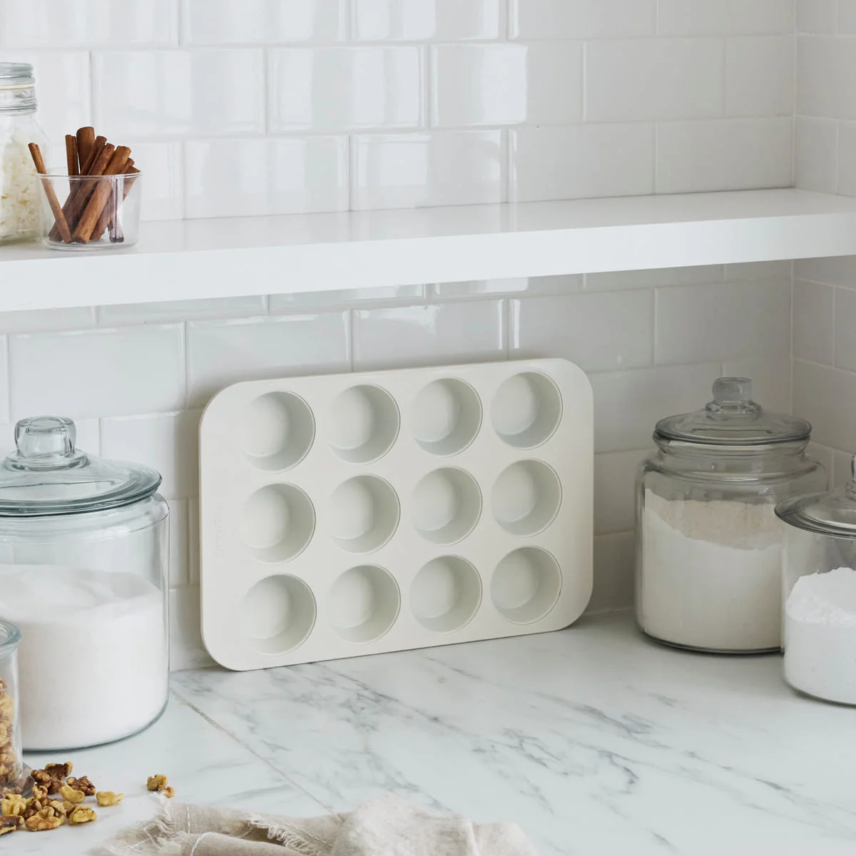 Reserve<br> Muffin Pan, Cream White - 12 Cups - Image 4