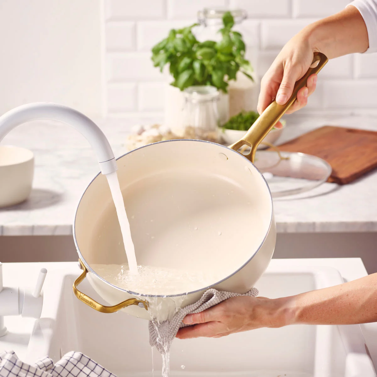Padova<br> Skillet With Lid, Cream White - 28cm - Image 6