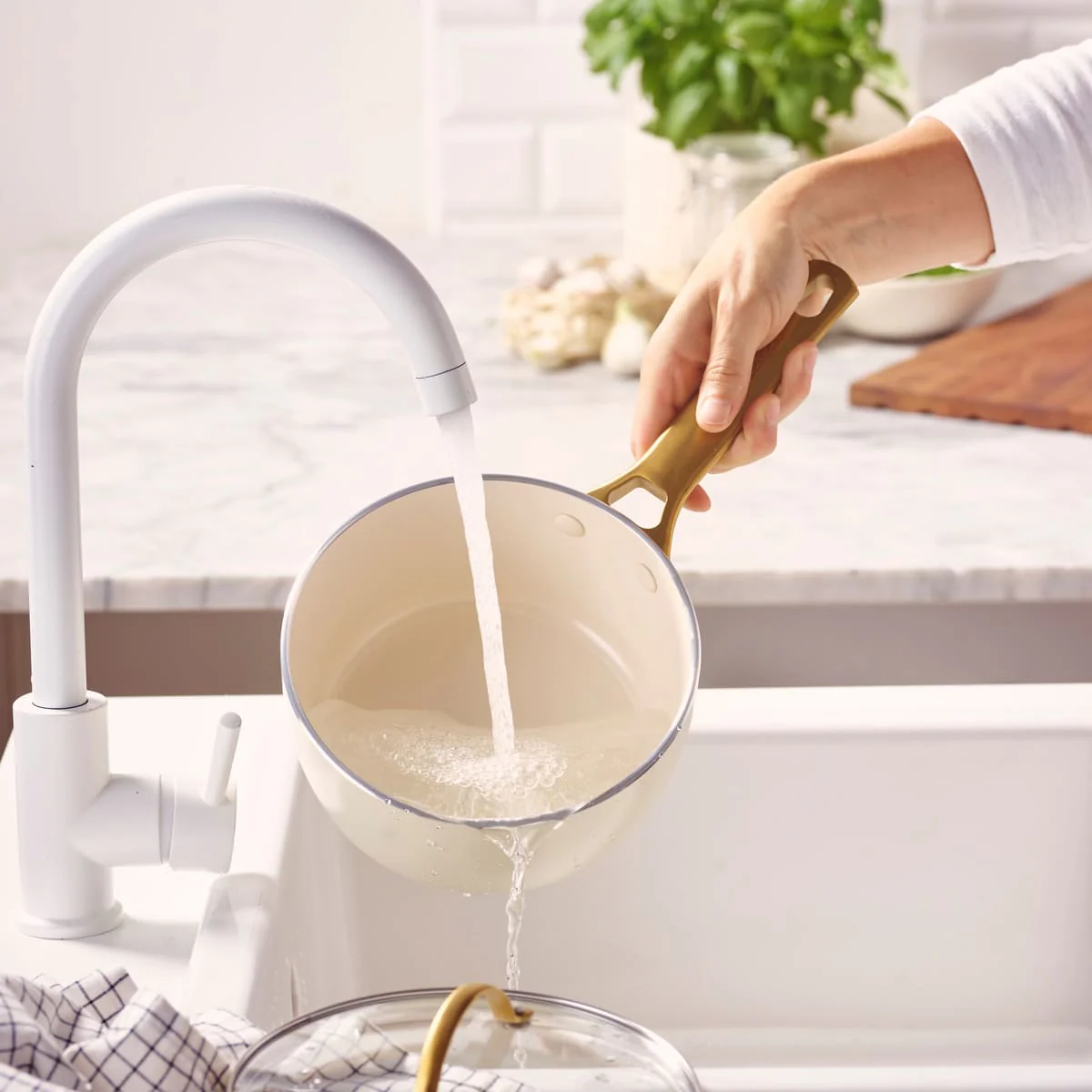Padova<br> Saucepan With Lid, Cream White - 18cm - Image 4