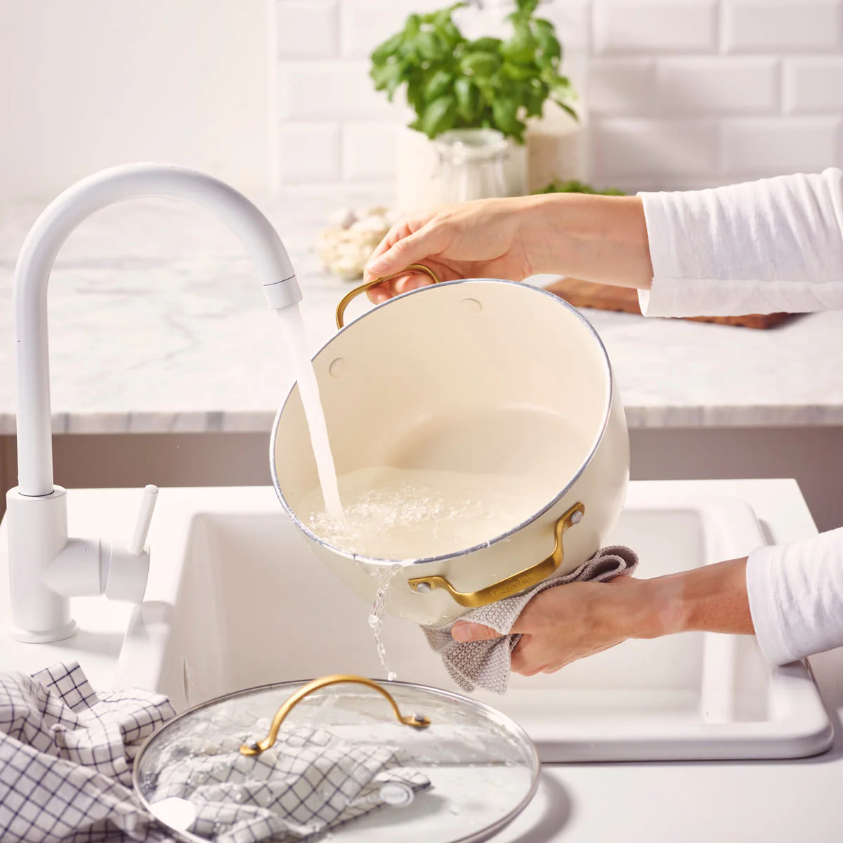 Padova<br> Stock Pot With Lid, Cream White - 24cm - Image 5