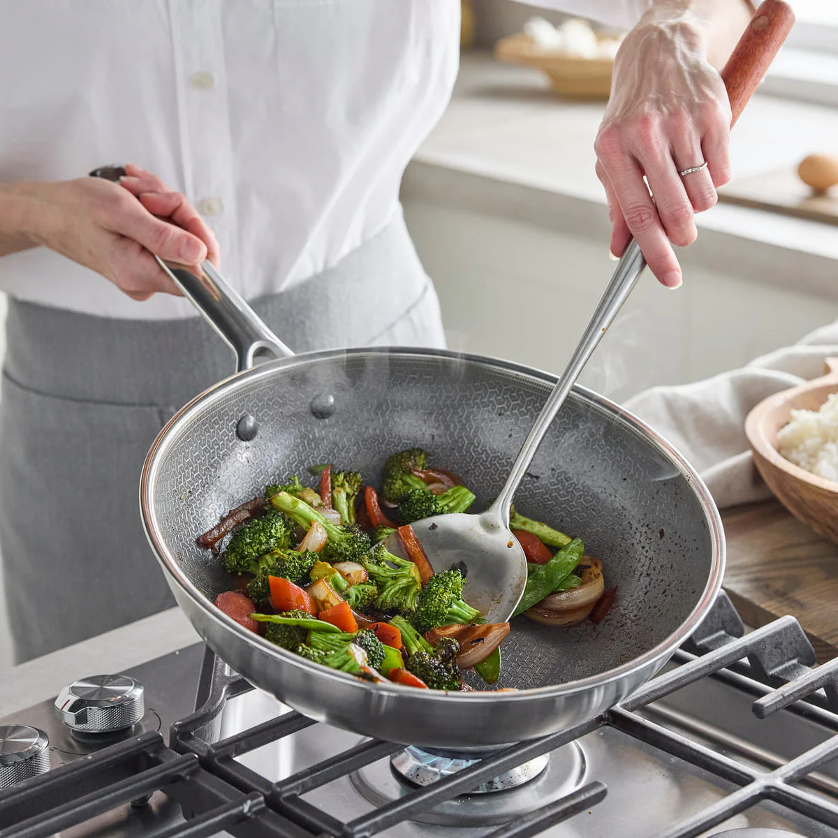 Apex<br> Thermobond Hybrid Ceramic Non-stick Wok - 28cm - Image 4