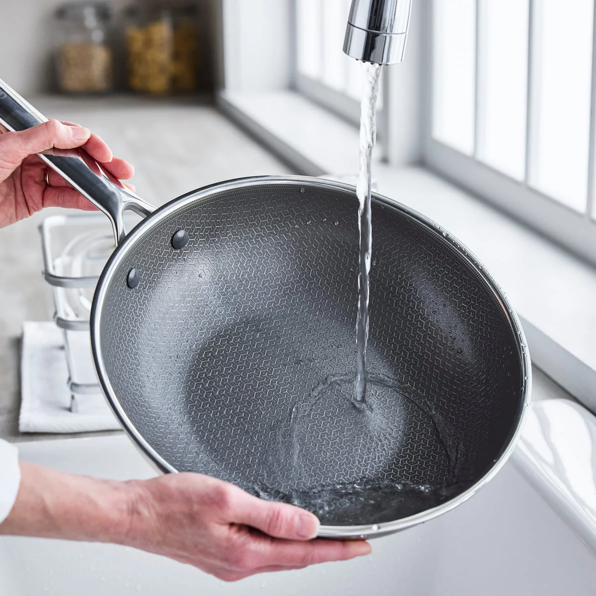Apex<br> Thermobond Hybrid Ceramic Non-stick Wok - 28cm - Image 6