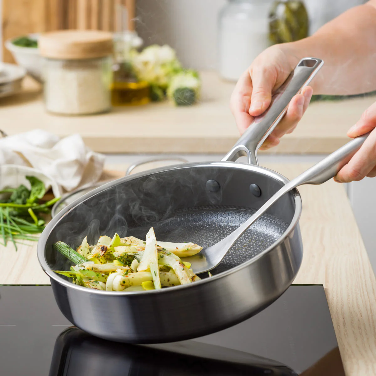 Apex<br> Thermobond Hybrid Ceramic Non-stick Saute Pan - 24cm - Image 2