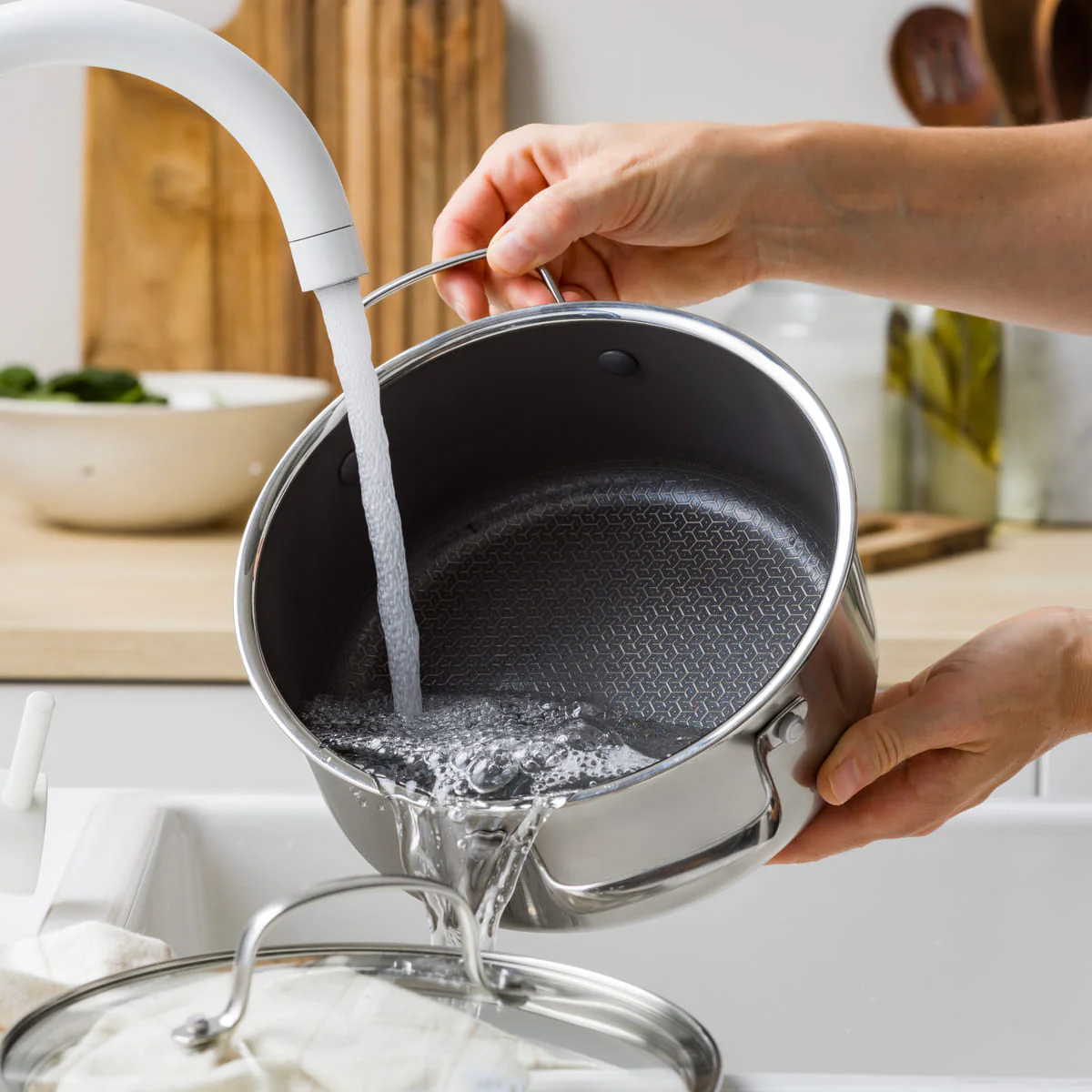 Apex<br> Thermobond Hybrid Ceramic Non-stick Casserole - 24cm - Image 4